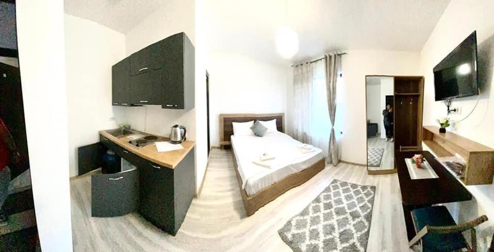 Ipsilanti House Aparthotel Iasi Esterno foto